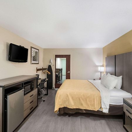 Quality Inn Форт-Стоктон Экстерьер фото