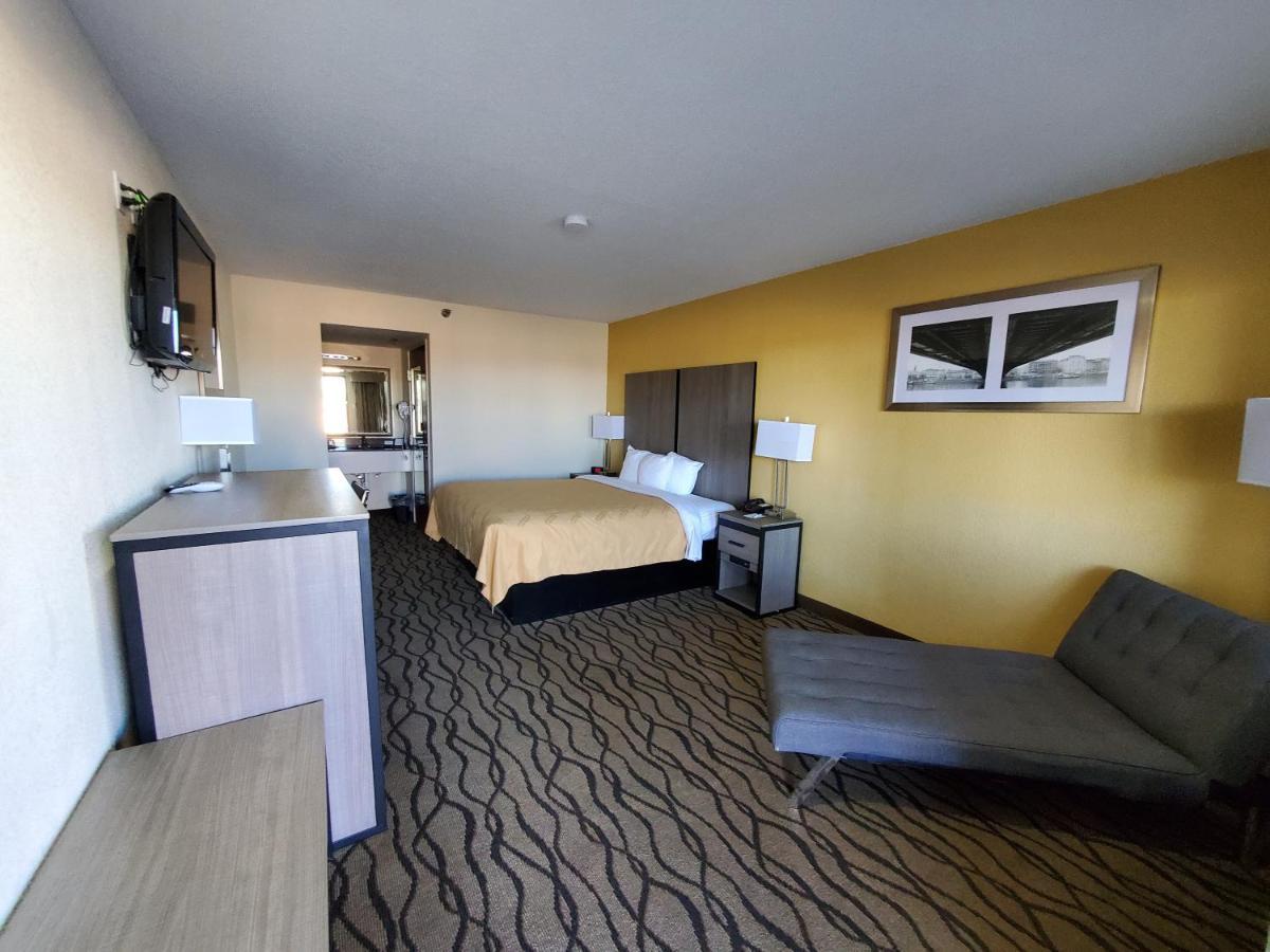 Quality Inn Форт-Стоктон Экстерьер фото