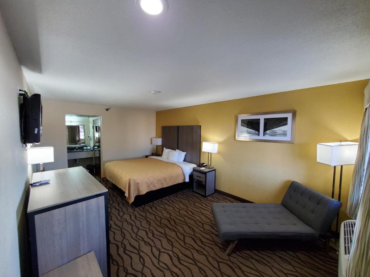 Quality Inn Форт-Стоктон Экстерьер фото