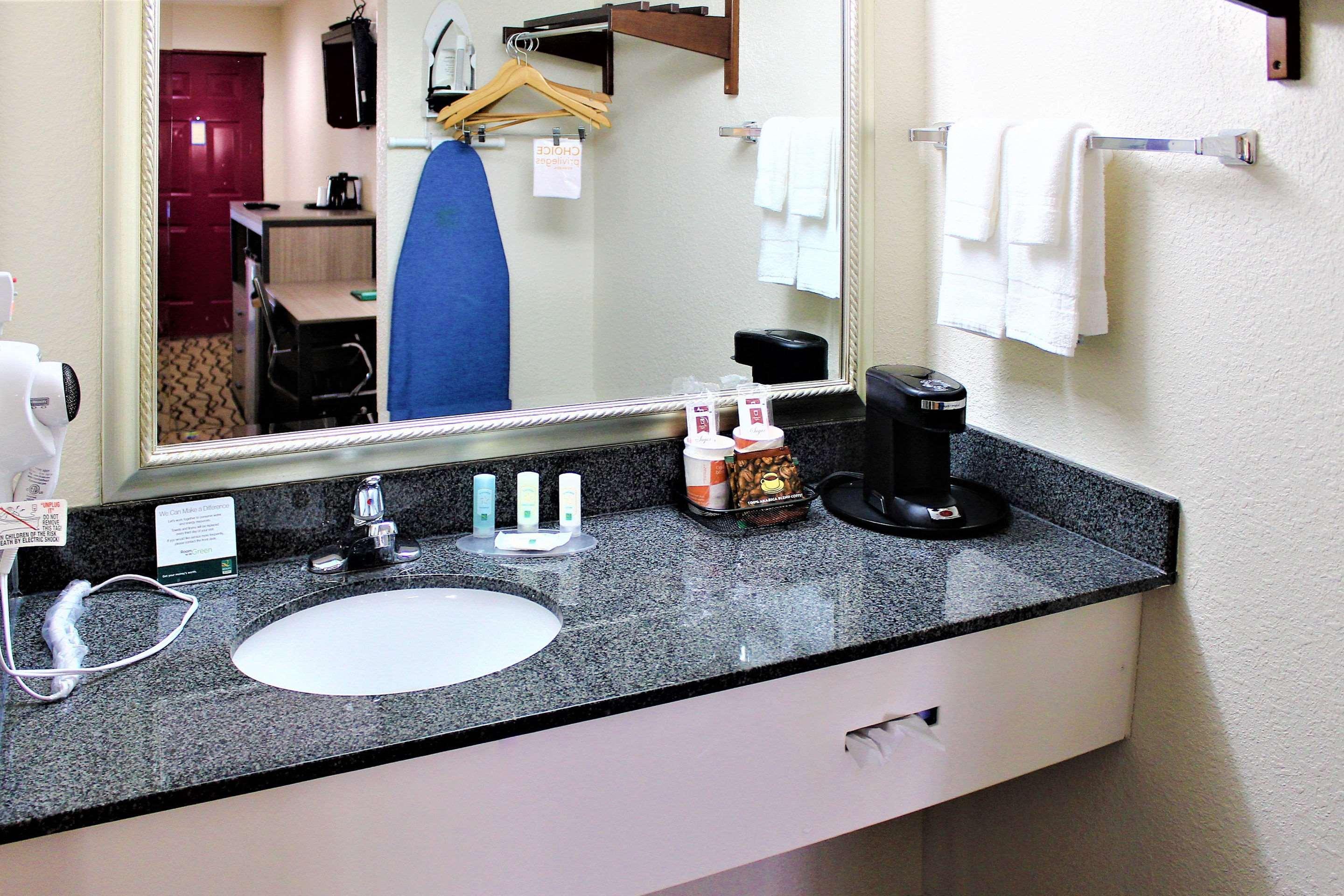 Quality Inn Форт-Стоктон Экстерьер фото