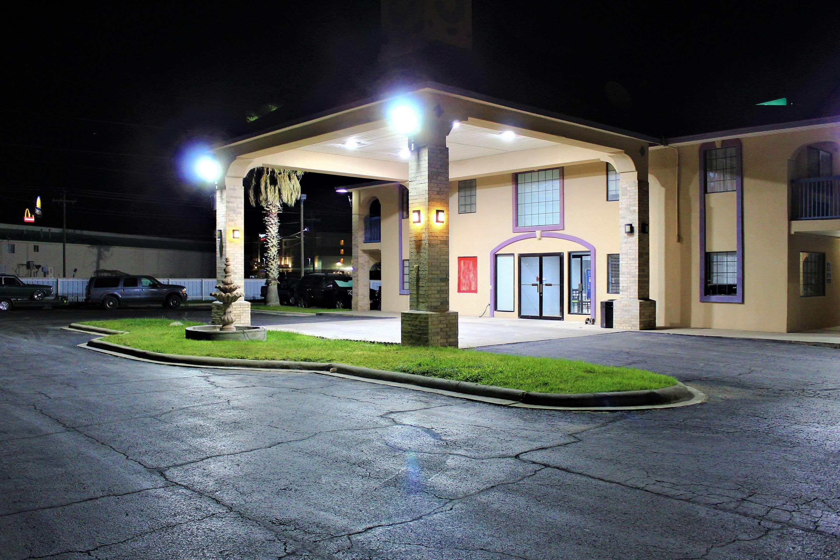 Quality Inn Форт-Стоктон Экстерьер фото
