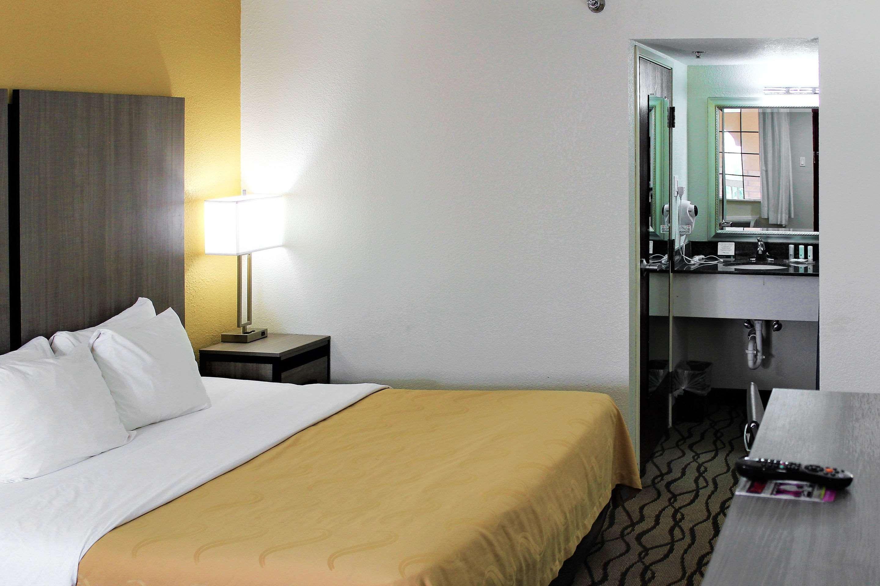 Quality Inn Форт-Стоктон Экстерьер фото