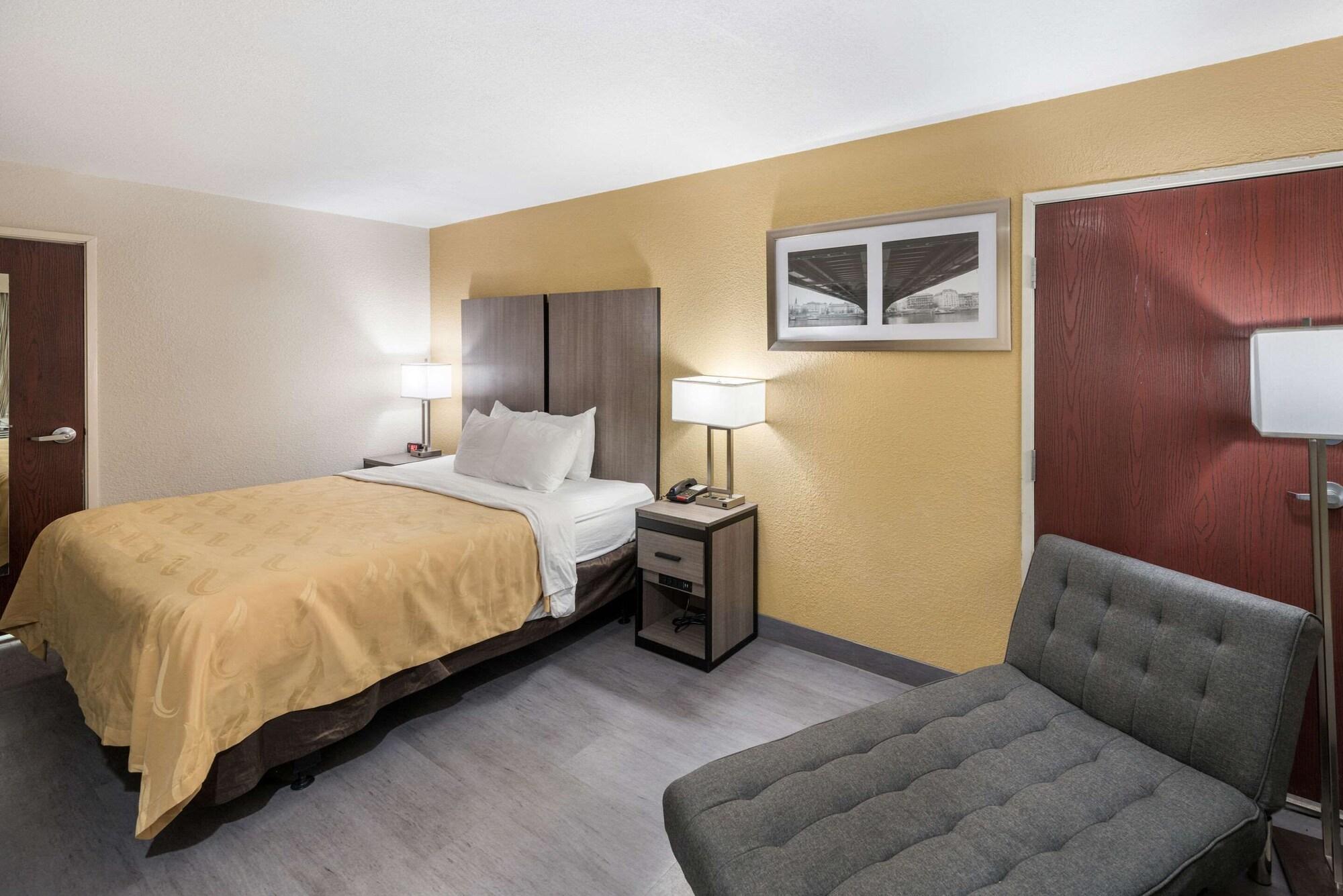 Quality Inn Форт-Стоктон Экстерьер фото