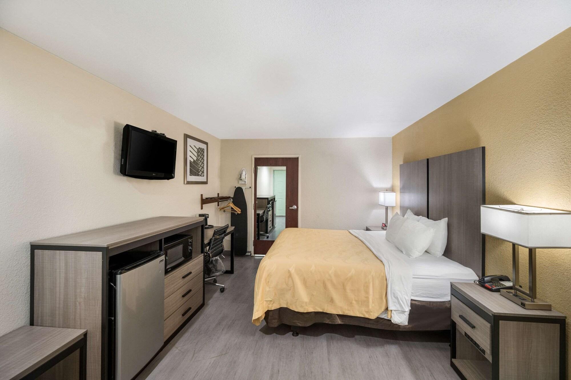 Quality Inn Форт-Стоктон Экстерьер фото